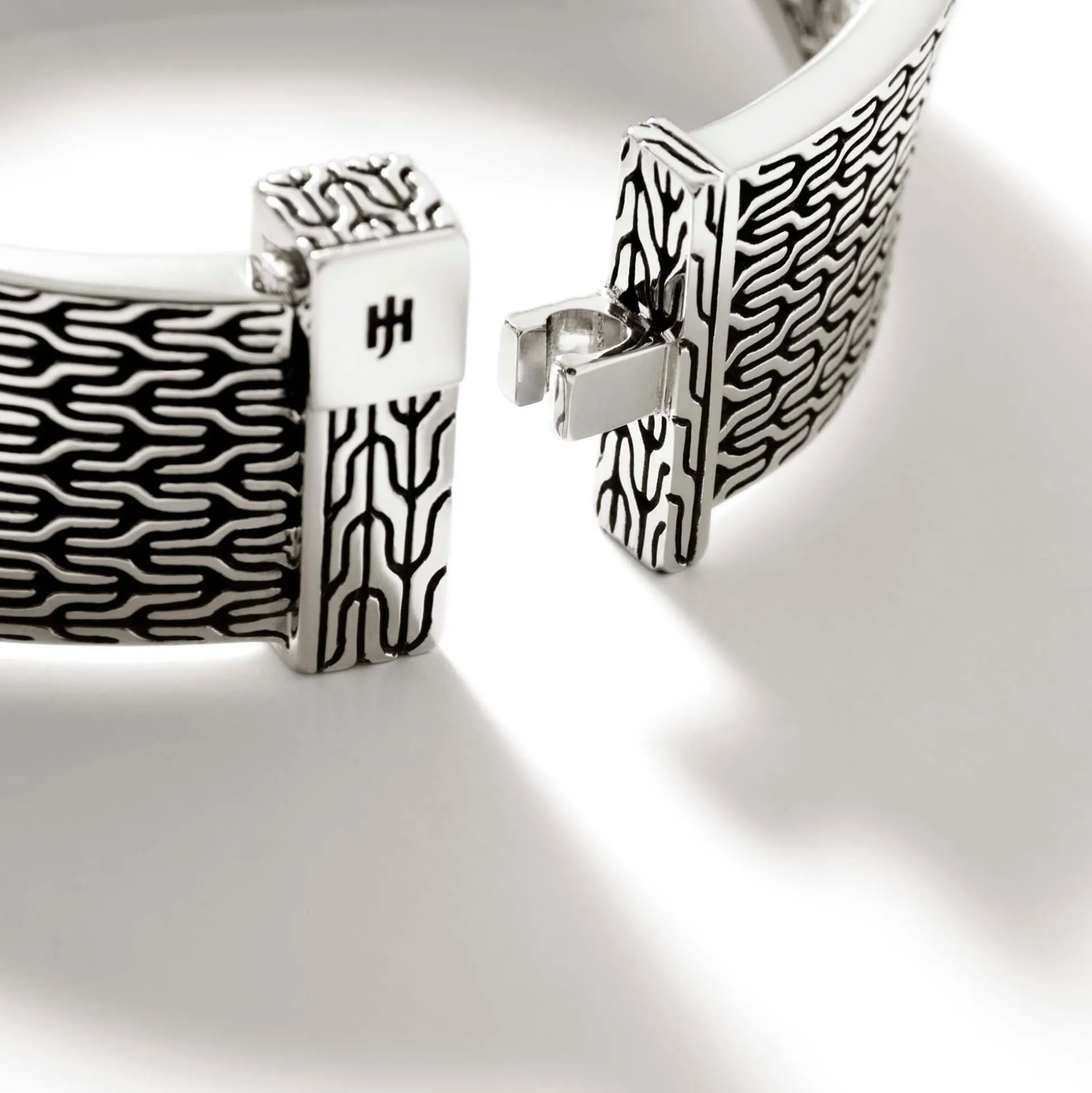 Women John Hardy Bangles & Cuffs^Carved Chain Twisted Bangle, Sterling Silver